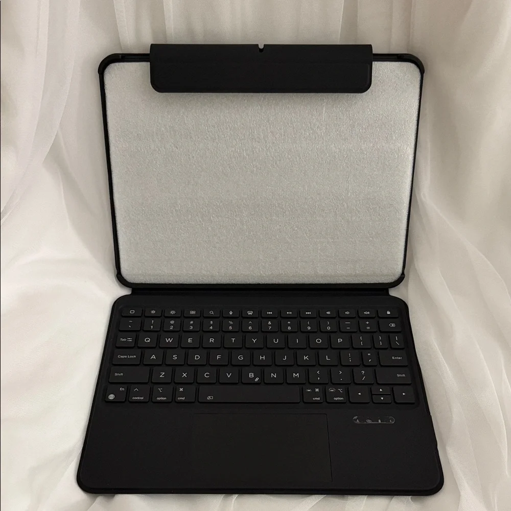 ESR IPAD CASE with Keyboard (iPad 11 Pro 1/2/3 gen)